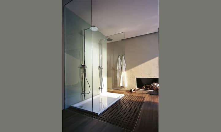 SUBWAY. Die Duschwannen von Villeroy & Boch sind aus Sanitärporzellan
gefertigt und dank innovativer Technologie rutschsicher. Villeroy Boch