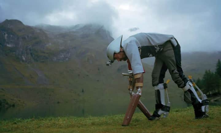 Zusammen mit den Geisslein wanderte er auf allen Vieren durch die Alpen. Sein Gang war aber eher gemächlich, wie er dem Nachrichten- und Entertainment-Portal «Vice» anvertraute.