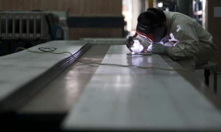 Ausserdem bleibt dem Grossaktionär von Sulzer und OC Oerlikon ein Vermögen von fast 15 Milliarden Dollar. Er bleibt zweitreichster Russe.