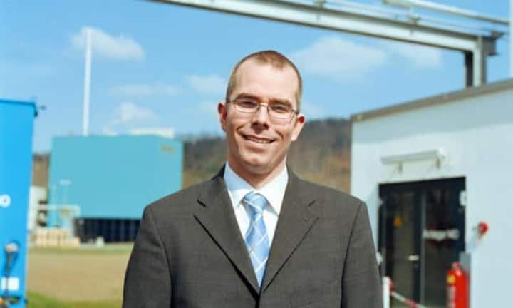 Markus Blocher, Sohn von Christoph Blocher, war erst 32-jährig als er die Leitung der Dottikon ES übernahm. Seine Schwester Magdalena Martullo-Blocher war mit 35 Jahren nur wenig älter, als sie an die Spitze der EMS Chemie kam.