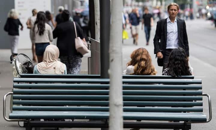 Platz 1: ZürichHörverlust: plus 10,63 JahreAm Alter gemessen verzeichnen zwar die Wiener den geringsten Hörverlust. Weil aber Zürich gemäss der Studie mit einem Wert von 0 die geringste Lärmbelastung aufweist und einen sehr geringen Hörverlust, schneidet die Limmatstadt in der Kombination am besten ab.Bilder: Keystone