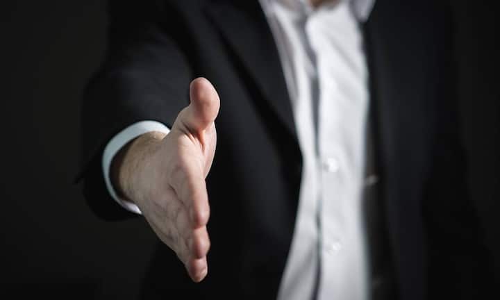 «Ja! Ich nehme es.»Nehmen Sie nicht gleich das erste Angebot an. «Selbst wenn Sie vom Angebot begeistert sind, sollten Sie der Versuchung widerstehen es sofort anzunehmen», so Krasna. «Lassen Sie sich ein paar Tage Zeit, um darüber nachzudenken, die Information zu verdauen und zu recherchieren.»