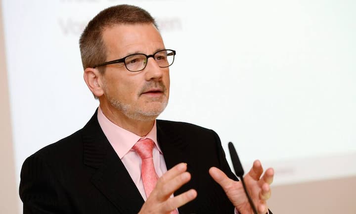 Bucher Industries/ NiederweningenGründungsjahr: 1807Branche: MaschinenherstellerFamilienpatron: Rudolf Hauser (Vertreter der Kernaktionärsgruppe)Chef: Philip Mosimann (Bild)Umsatz 2014: 2,5 Milliarden FrankenGewinn 2014: 189,7 Millionen FrankenMitarbeiter 2014: 11'000