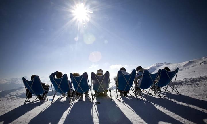 Laax, Schweiz: Der Graubündner Wintersportort ist seit Jahrzehnten einer der absoluten Hotspots für Snowboarder und Freunde des Freeskis. Das lockt auch Stars wie Filmemacher Paolo Sorrentino oder Schauspielerin Jane Fonda an.Bilder: Keystone/ Bloomberg