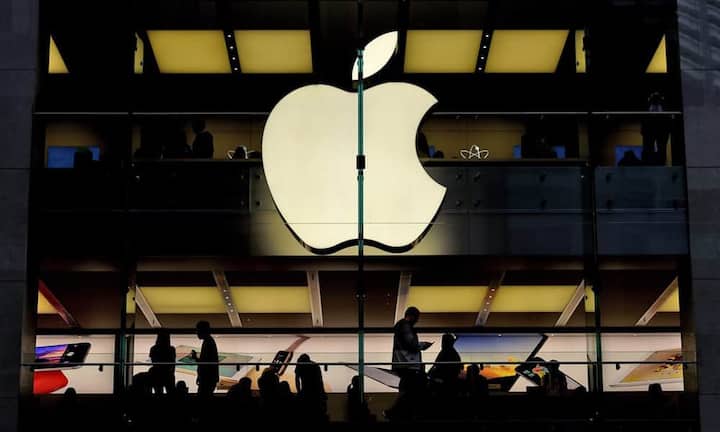 Platz 2: AppleDeutlich mehr als Google bietet Apple: Der iPhone-Hersteller bietet Einsteigern ein Gehalt von durchschnittlich 104'000 Dollar. Zudem wird ein Bonus von durchschnittlich 16'000 Dollar gezahlt. Damit ist Apple eines von zwei Techunternehmen, das seinen jungen Absolventen ein sechstelliges Einstiegsgehalt zahlt.