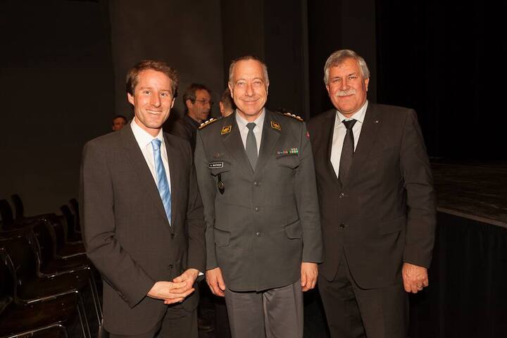 Thomas Aeschi, Nationalrat; Korpskommandant André Blattmann, Chef der Schweizer Armee; Hansjörg Walter, Nationalratspräsident