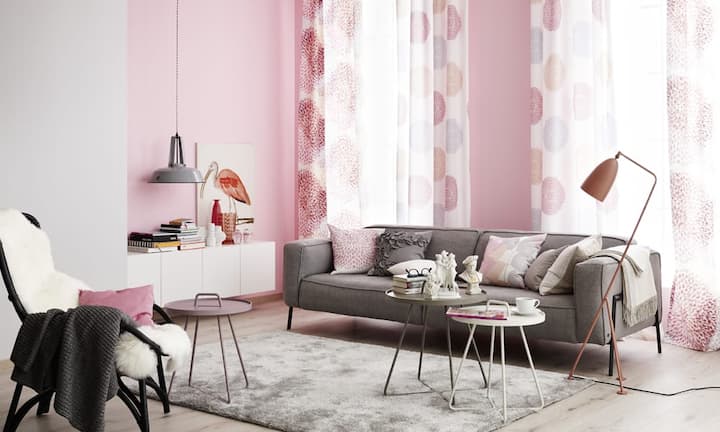 Klare Linien, runde Formen, transparente Farben und starke Töne vereinen sich beim Wohntrend «Grosse Gefühle - Pure Poetry».