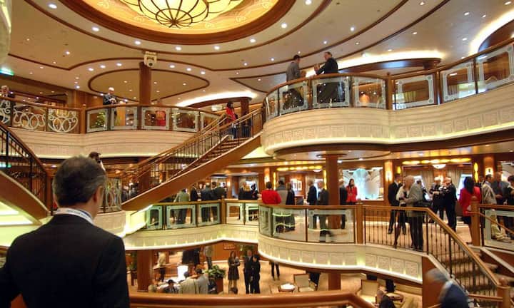 Rang 4: Queen Victoria (1980 Passagiere)
2014 Rang 4