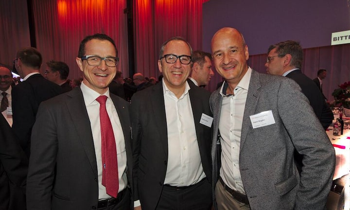 Heinrich Leuthard, Vorsitzender der Geschäftsleitung, Nidwaldner Kantonalbank;
Andreas Kaelin, Geschäftsführer, ICTSwitzerland;
Damir M. Bogdan, Digitalization & Innovation Lead, Actvide