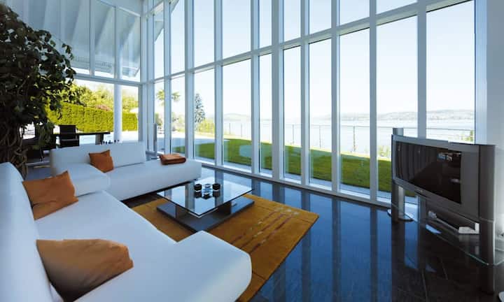 ... bietet höchste Ansprüche an Komfort und Lebensqualität. Preis der Liegenschaft auf Anfrage. (Quelle/Bilder: 
Engel & Völkers)