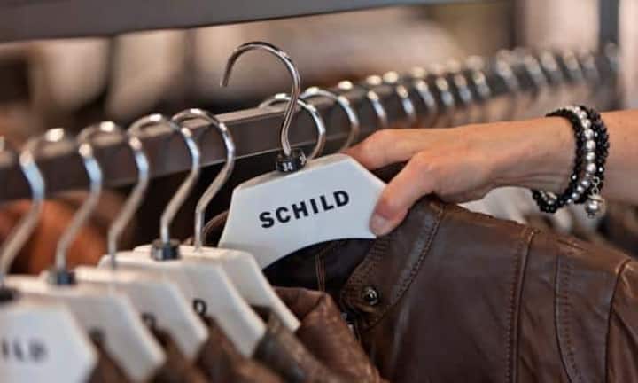 Die Migros baut in der Zentrale von Globus in Spreitenbach AG rund 80 der 400 Stellen ab. Die Stellen gehen wegen der Reorganisation des Modegeschäfts verloren.