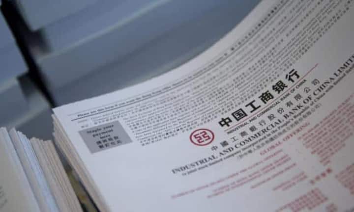 Ausgesetzte Börsengänge: Die Regierung entschied, dass bis auf weiteres keine Börsengänge in Schanghai und Shenzhen stattfinden dürfen und die Firmen mit der Rückerstattung des Geldes an bisherige Investoren beginnen müssen.