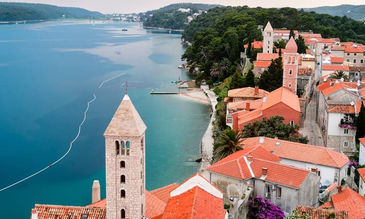 Aber auch etwas weiter östlich locken schöne Badeferien. Kroatien kann auch dank vorteilhaftem Wechselkurs fürs Portemonnaie interessant sein.
Alessandro Caproni/Flickr/CC