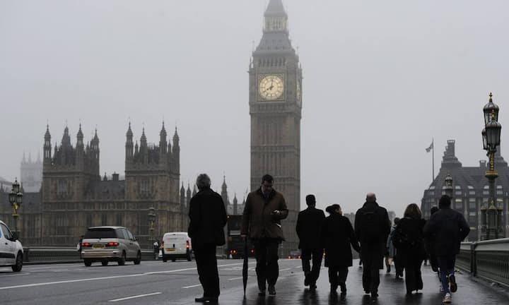 In London wittert man hinter der Abkopplung vom Euro grössere Probleme bei der Einheitswährung. Die Euro-Skepsis steigt. Das britische Pfund schnellte mit 2.5 Prozent so stark in die Höhe wie seit Jahren nicht.