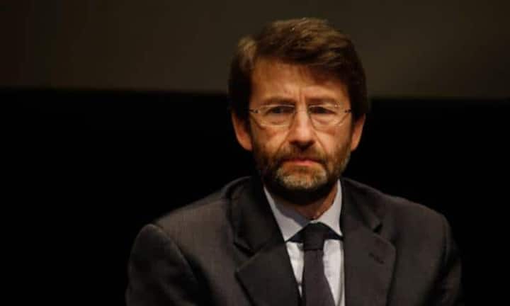 Dario Franceschini ist ein enger Verbündeter Renzis und macht derzeit als Kulturminister eine gute Figur. Er geniesst nicht nur in der Regierungspartei Partito Democratico (PD) Rückhalt, deren Chef er 2009 war. Als Kulturminister hatte der 58-Jährige für Furore gesorgt, als er hohe Ämter in Italiens Museen erstmals international ausgeschrieben hat. Der Jurist ist seit 2001 Abgeordneter und auch als Autor aktiv: Er hat mehrere Romane geschrieben.