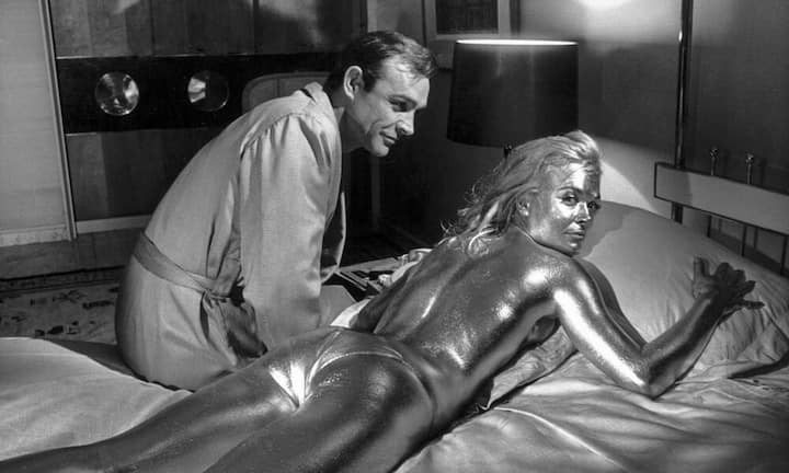 Mit «Goldfinger» folgte im Jahr 1964 der Inbegriff der Bond-Filme. Weltweit erwirtschaftete der Film insgesamt über 120 Millionen Dollar. In der Kategorie Beste Toneffekte erhielt der Klassiker sogar einen Oscar.