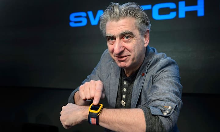 Nick Hayek trat bei Swatch in die Fussstapfen seines Vaters Nicolas Hayek und übernahm das Familienunternehmen. Er und sein Vater haben beide studiert.