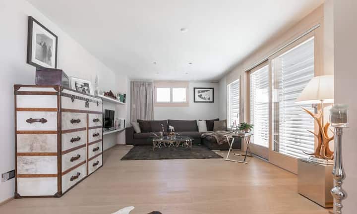 Die Wohnung ist direkt vom Lift aus erreichbar.