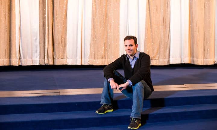 Dario SuterVermögen: 10 - 20 Millionen Franken2007 gründete Suter mit seinen Partnern DCM. Das Unternehmen zählt 40 Mitarbeiter und hat zwei Standbeine: Film und Start-ups. Mit ihrer neusten Produktion der Bibi & Tina-Reihe haben sie im deutschsprachigen Raum rund zwei Millionen Besucher in die Kinos gelockt. Im zweiten Geschäftsfeld waren sie als strategischer Leadinvestor federführend beim Verkauf des Start-ups Flimmer. Marcel Schwickerath