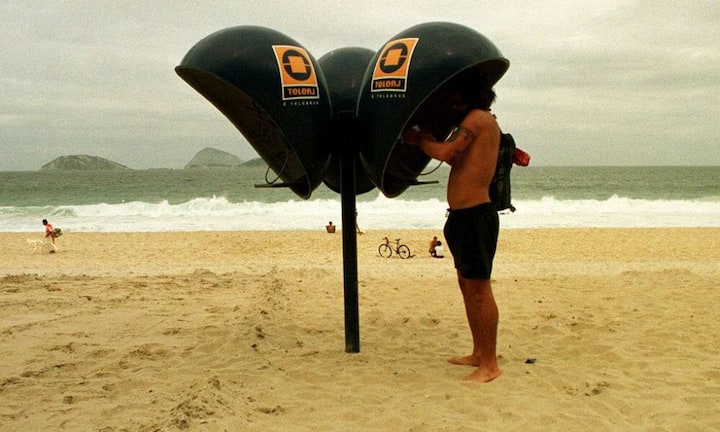 Die Zeiten der guten alten Telefonzelle sind passé. Doch bei so manchen Roaming-Gebühren wünscht sich der ein oder andere im Urlaub doch die vergangenen Zeiten zurück. Der Vergleichdienst Comparis hat die Tarife miteinander verglichen.