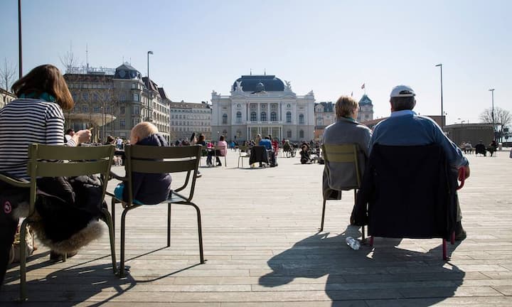 Das britische Magazin «Spears» hat zusammen mit dem Beratungsunternehmen «WealthInsight» untersucht, in welchen Städten der Welt die meisten Multi-Millionäre wohnen. Ein Überblick:Platz 11: ZürichZahl der Multi-Millionäre: 1350Veränderung zum Vorjahr: - 0,9 Prozent