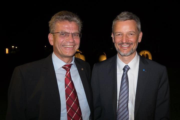 Rainer W. Schorr, BAYER International SA, Head of Region Eastern Europe, Middle East & Africa; Robert Späth, Geschäftsführender Gesellschafter, CSC jäklechemie GmbH & Co. KG, Nürnberg