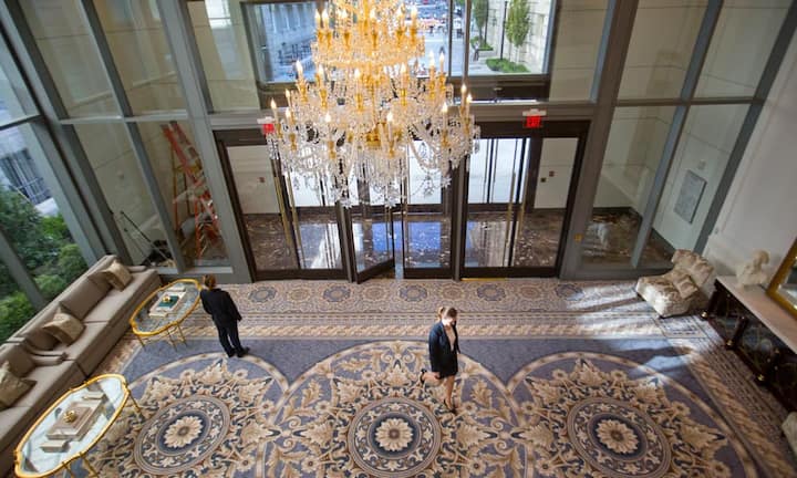 Auch Marmor erblickt man überall.