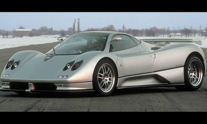 Platz 4: Der Pagani Zonda C9 ist eine Rennmaschine, die in 3,4 Sekunden von 0 auf 100 Stundenkilometer beschleunigt. Zwölf Zylinder und 678 PS verhelfen dem Vehikel zur Höchstgeschwindigkeit von 349 km/h. Kosten tut der Spass 975'000 Euro. (Bild: ZVG)