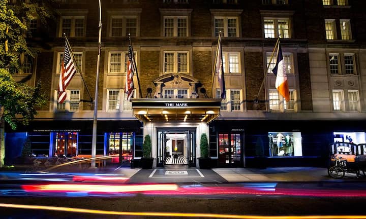 Platz 2 (Vorjahr: 20): The Mark, New YorkAufregend in seiner Individualität, subtil in seiner Innenarchitektur, prescht der unlängst erneuerte Hotelklassiker an Manhattans Upper East Side um achtzehn Ränge nach vorne und gibt dem Reisenden zu jedem Zeitpunkt das Gefühl, dass er im Mittelpunkt des Big Apple angekommen ist. Zudem ist von der Einrichtung der 152 Zimmer über das Restaurants bis zu den unerwarteten Aufmerksamkeiten alles von einer Aura der guten Laune ergriffen.