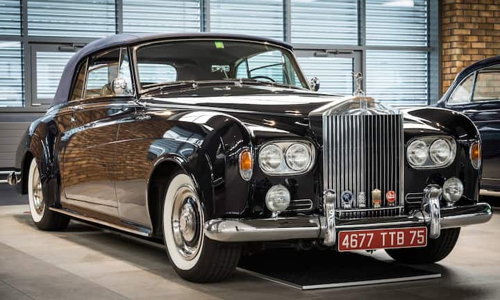 Rolls-Royce Silver Cloud III: Gebaut 1963, gekauft von Carlo Ponti in Paris für seine Frau Sophia Loren. Hatte in «Gestern, heute und morgen» einen Auftritt im Kino. Sonderwünsche sind hier kaum erkennbar. Bei Mulliner wurde graues Connolly-Leder über die Sitze gezogen.