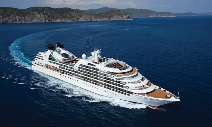 Das Kreuzfahrt-Portal Dreamlines hat die 10 teuersten Kreuzfahrten zusammengestellt, die derzeit angeboten werden – gestaffelt nach dem Preis für eine Nacht in der Suite. Platz 10: Kostspieliger Südsee-Traum mit der Seabourn Odyssey Platz 10 der teuersten Seereisen belegt laut Dreamlines die Reederei Seabourn Cruise Line mit einer 97 Nächte dauernden Fahrt durch den Pazifik. Die Suite gibt es ab 389 Euro pro Passagier. Seabourn Cuise Line