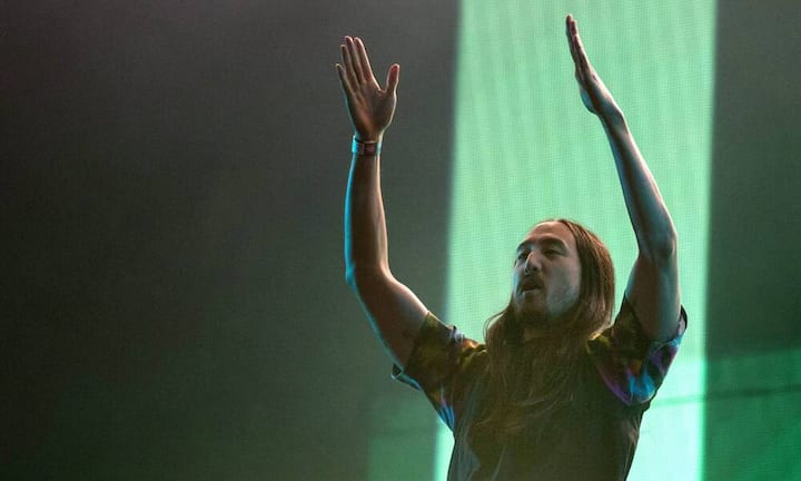 Rang 5: Steve Aoki (36) mit 23 Millionen Dollar.
Mit 277 Auftritten in zwölf Monaten ist Steve Aoki der fleissigste DJ dieser Liste. Es kann auch vorkommen, dass er drei Shows an einem Tag bewältigt.