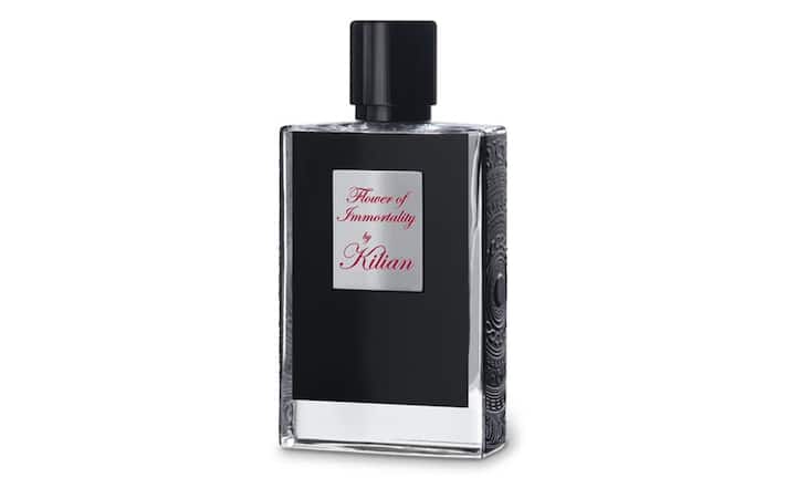 Paradiesisch: Flower of Immortality von Kilian erzählt die Geschichte von der Blume der Unsterblichkeit – der Pfirsichblüte. Der Duft aus weissem Pfirsich, Karotte und Iriswurzel, verfeinert mit Tonkabohnen und Vanille, lädt ein zu einem Bummel durch das verlorene Paradies. Kilian, Flower of Immortality, ab 115 Franken