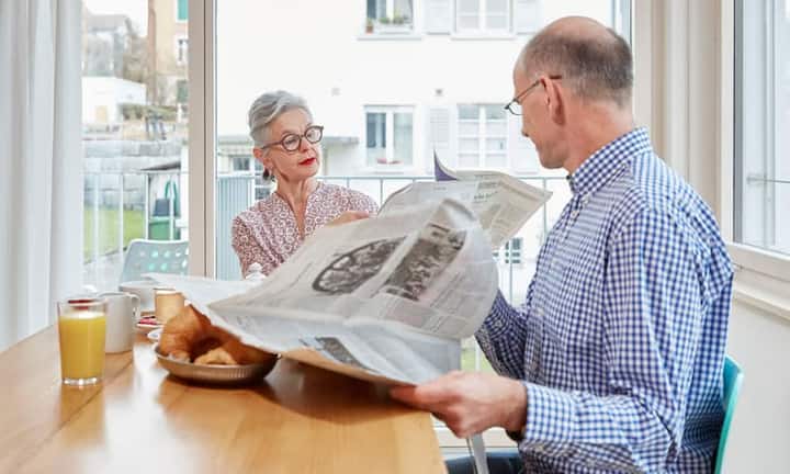 Der 60-Jährige: 3a-Gelder beziehen, PK einzahlenLebensphase: Die Kinder sind aus dem Haus. Das Einkommen steigt noch leicht auf 160'000 Franken. Die Partnerin reduziert auf 80 Prozent – mit 80'000 Franken Einkommen.