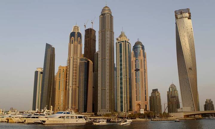 Platz 15: Princess Tower, Dubai — 2,2 Milliarden DollarIn Dubai ist im letzten Jahrhundert eine beeindruckende Skyline entstanden. Dazu trägt auch der 414 Meter hohe Princess Tower bei, dessen 101 Etagen insgesamt 763 Wohneinheiten beherbergen. Bei den meisten Wohnungen handelt es sich um Privatbesitz.