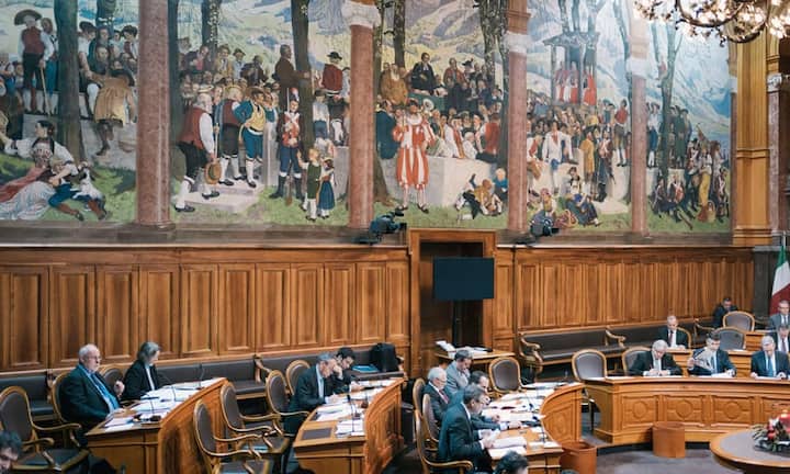 «Politische InstabilitĂ€ten/Unsicherheiten» halten insgesamt die meisten Befragten fĂŒr den Megatrend des Jahres (78 Prozent), allerdings antworteten ein grosser Teil davon (52 Prozent) mit «Ich stimme eher zu».