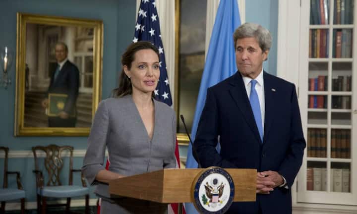 Hollywood-Star Angelina Jolie kämpft jetzt auch im Hörsaal für die Rechte der Frauen: An der London School of Economics will sie als Gastprofessorin dozieren. Das Thema ihrer Vorlesung ist ernst und präsent wie eh und je: Vergewaltigungen im Krieg.