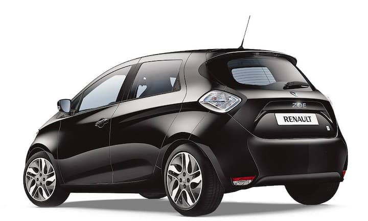 Renault Zoé Z.E.: Die Elektrifizierungs-Ambitionen von Renault haben bereits einige Fahrzeuge hervorgebracht. Doch erst der 4,10 Meter lange und rund 1400 Kilo wiegende Zoé ist ein vollwertiges Automobil. Angetrieben wird es von einem 65-kW-220-Nm-E-Motor, der den Wagen auf bis zu 135 km/h beschleunigen kann.