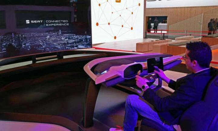 Bei Seat können Besucher der Messe gleich in den Simulator einsteigen.