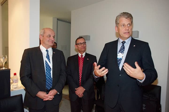 Martin Naville, CEO; Swiss-American Chamber of Commerce; Jeffrey R. Cellars, Chargé d'Affaires, US-Botschaft in der Schweiz; Harry Hohmeister, CEO, Swiss