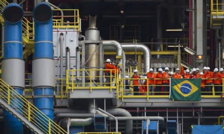 2. SchwellenländeraktienEin schwächerer US-Dollar, die niedrigen Zinssätze in den Industrieländern sowie die Stabilisierung des BIP-Wachstums und der Rohstoffpreise dürften den Schwellenländer-Aktien im nächsten Jahr weiterhin zugutekommen.