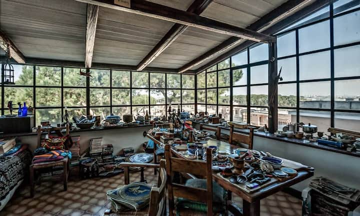 In dieser Wohnung soll er viele seiner Meisterwerke geschrieben haben, darunter «Das süsse Leben», «Die Nächte der Cabiria» und «Achteinhalb» sowie «Julia und die Geister». Bilder: Coldwell Banker via LuxuryEstate.com