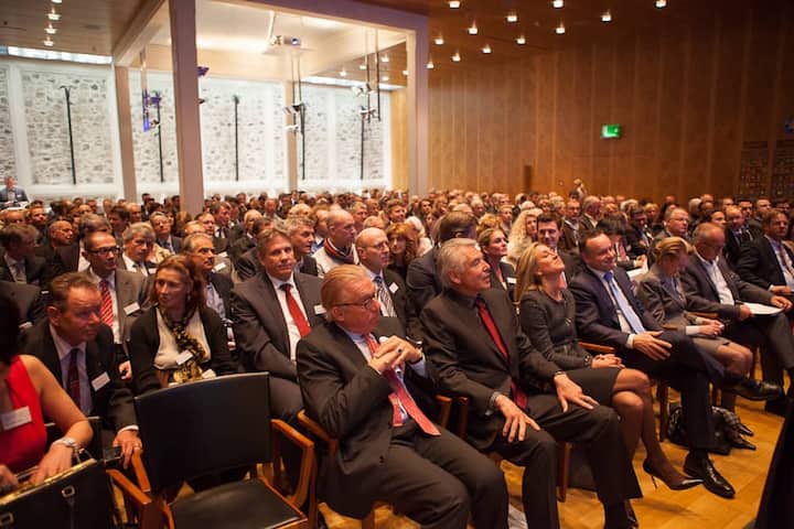 Voll besetzter Widder-Saal