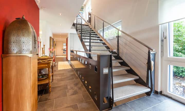 Die Wohnung mit 7,5 Zimmern hat eine gesamte Wohnfläche von 471 Quadratmetern.