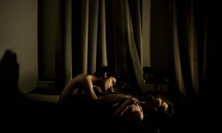 Das Siegerbild aus der Kategorie «aktuelles Zeitgeschehen» und zugleich das «World Press Photo of the Year 2014»: Jon und Alex in einem intimen Moment. Das Foto ist Teil eines grösseren Projekts des Fotografen Mads Nissen zum Thema «Homophobie in Russland».
Keystone/Mads Nissen/Scanpix/Panos Pictures