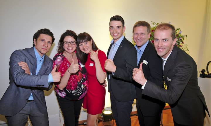 Die Preisträger;
Harald Patrick Studer, CEO, Optimo Medical AG;
Daniela Marino, CEO, Cutiss AG;
Anna Peters, Hebamme & Partnerin, Vibwife GmbH;
Tobias von Siebenthal, CEO & Co-Founder Vibwife GmbH;
Samuel Zürcher, CEO, Certus Molecular Diagnostics AG;
Nicola Mono, CEO, Skypull AG (Bilder v.l.n.r.)