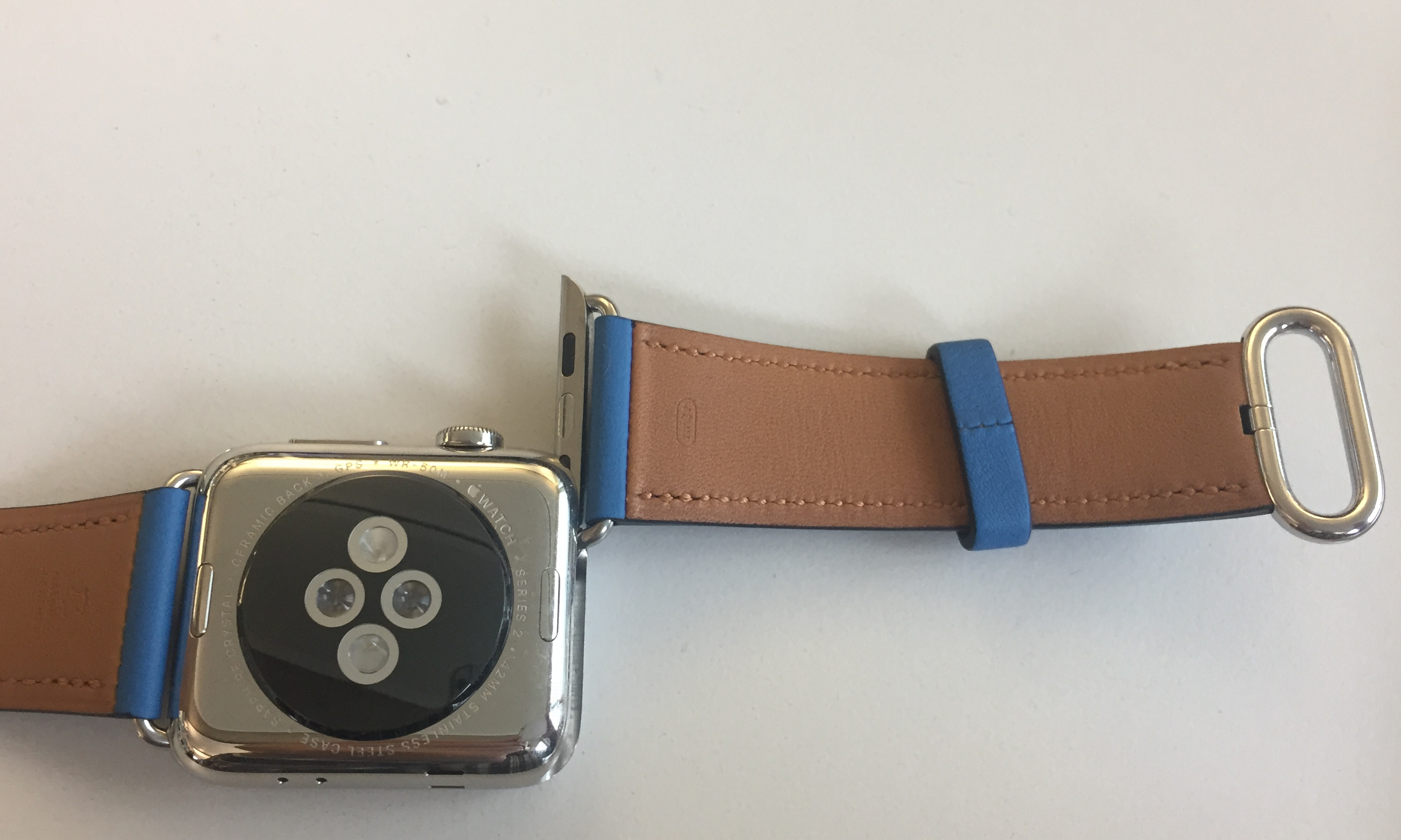 ... und man kann die Armbänder rausschieben. Apple hat viele Alternativen im Angebot.