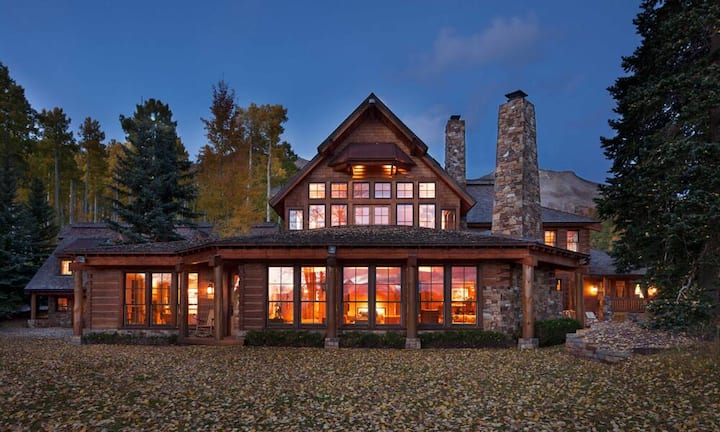 Das Haupthaus: Selbst in der von Luxusvillen geprägten Gemeinde Telluride, Colorado, hebt sich das Anwesen von Tom Cruise deutlich ab.Bilder: LuxuryEstate.com