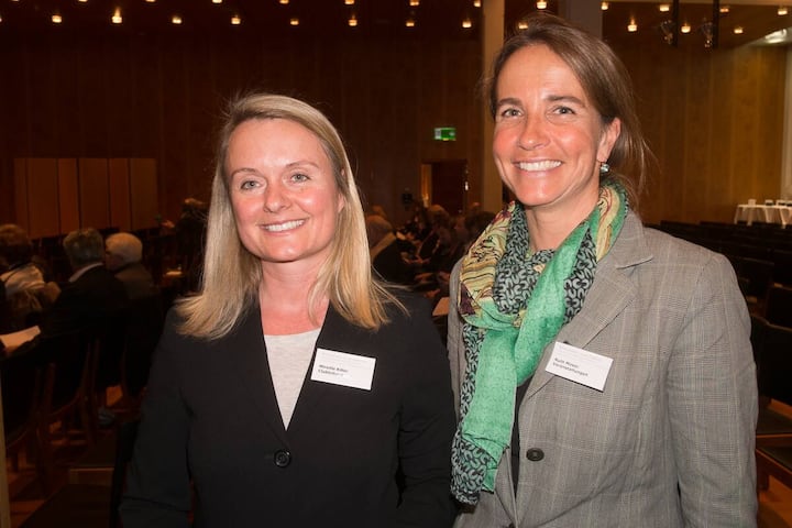 Die Organisatorinnen des Abends: Mireille Killer, Clubleitung; Ruth Moser, Veranstaltungen