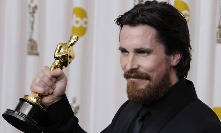 Platz 8: Christian Bale. Er ist das Chamäleon unter den Hollywoodstars. Der 40-jährige Brite ist berüchtigt dafür, sein Körpergewicht von Film zu Film drastisch zu verändern. Es hat sich ausgezahlt. Im vergangenen Jahr hat er laut «Forbes» 35 Millionen Dollar eingenommen. Doch nach dem erfolgreichen Jahr will Bale nun erstmal eine Pause einlegen.
